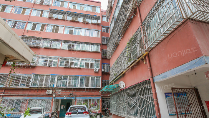 兰塑塑业有限公司家属楼外景图