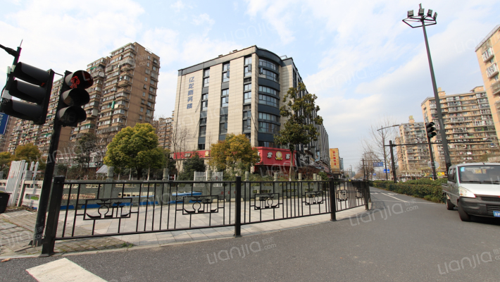 亿龙商务楼外景图