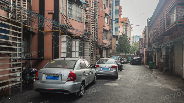 法院宿舍外景图