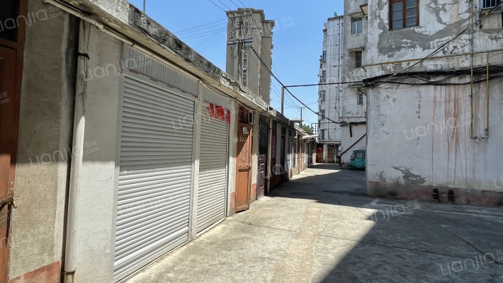 燕京宿舍楼外景图