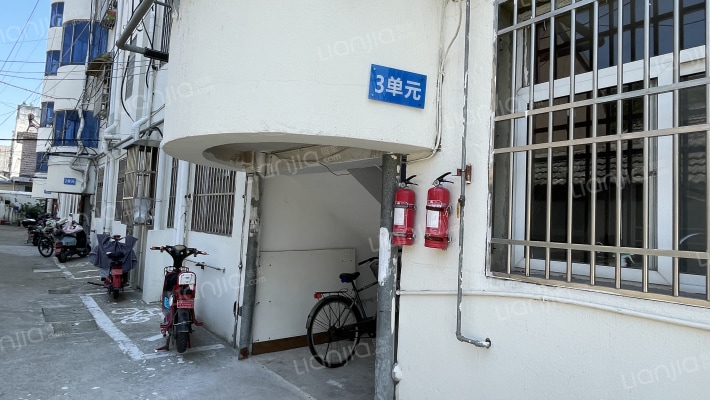 台城供销社宿舍楼外景图