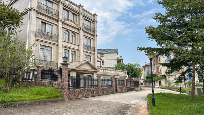 碧丽山庄外景图