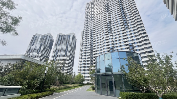 大连融创壹号院外景图