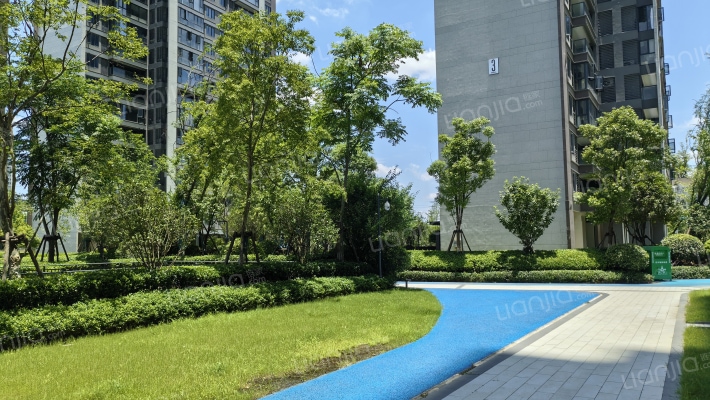 环球融创会展上东区外景图