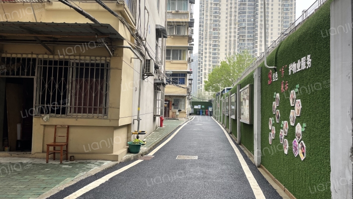 中百宿舍外景图