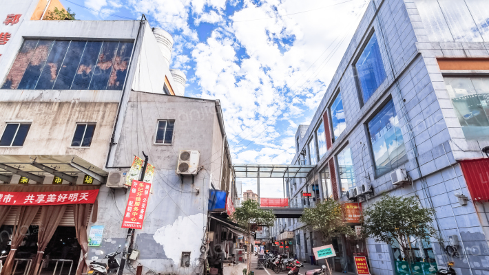 尹山湖商业广场外景图