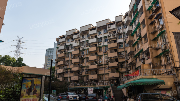 候潮公寓外景图