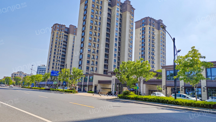 鸿翔龙悦湾外景图