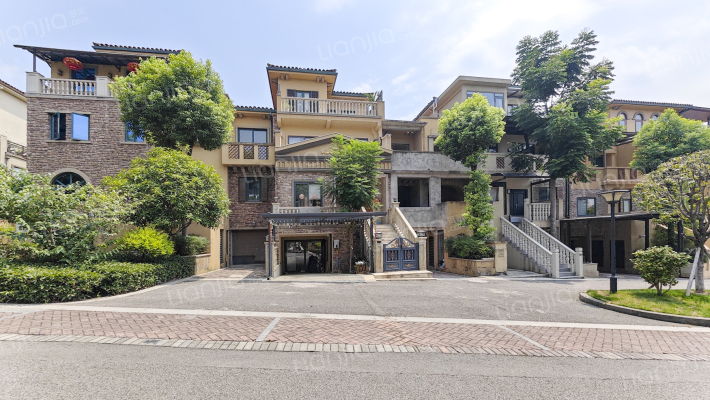 庆隆南山高尔夫国际社区荟澜山外景图