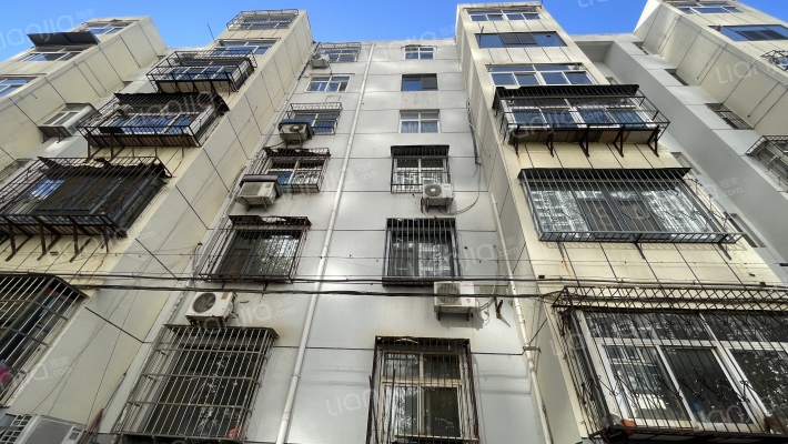 交锦苑公寓楼外景图