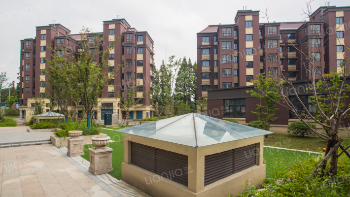 江畔花苑南区外景图