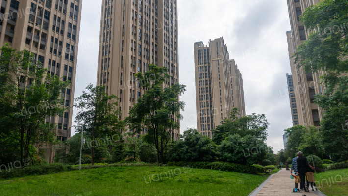 长房平和墅观山月外景图