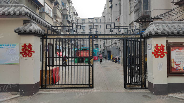 新华东街外景图