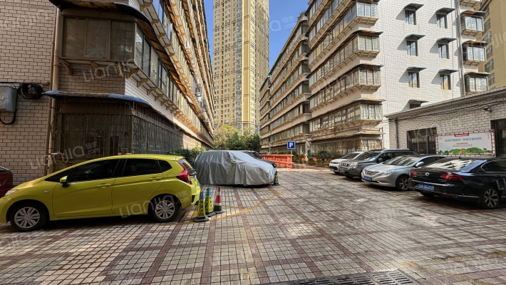 云南省工商局宿舍外景图