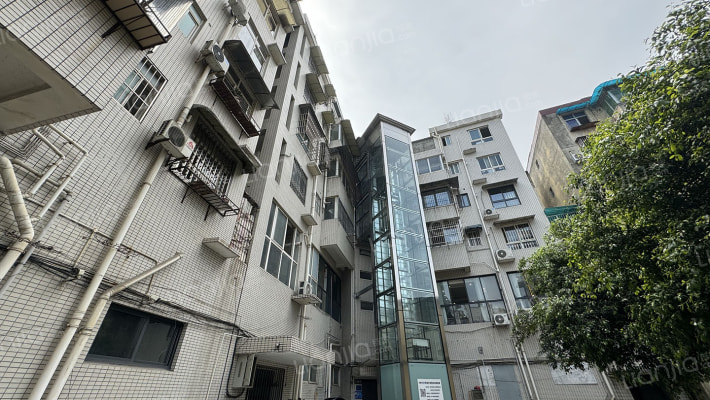 九龙公寓外景图