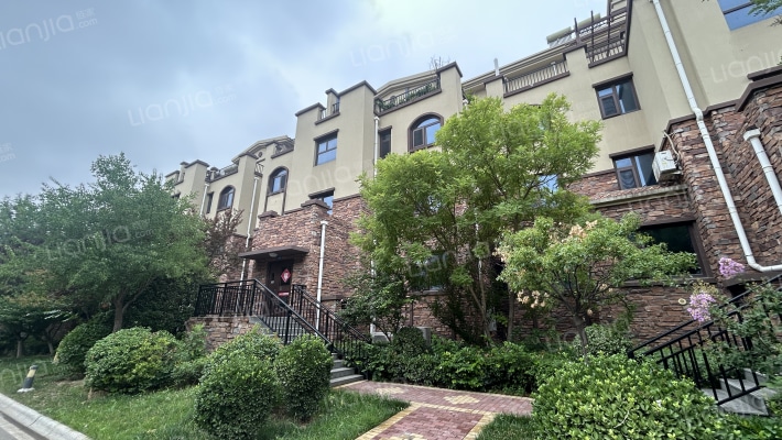 三盛湖畔外景图