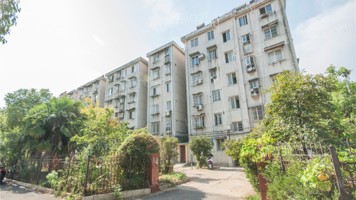 火车站宿舍小区外景图