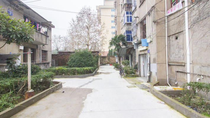 东人医宿舍外景图