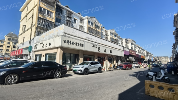 纬中南街外景图