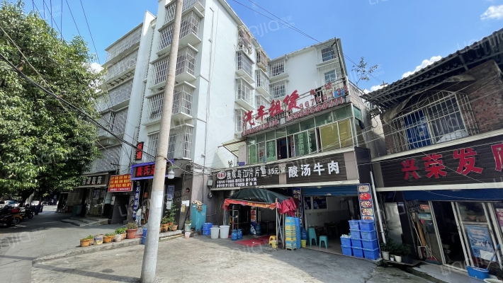 宅吉小区贵医附院宿舍外景图