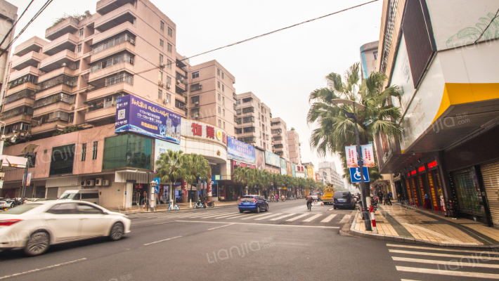 物业广场外景图