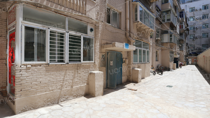 糖酒宿舍楼外景图