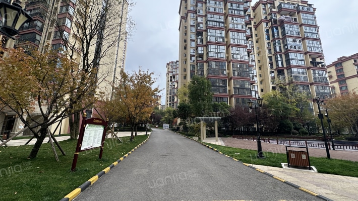 恒大都会广场外景图