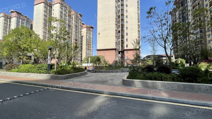 中八社区外景图