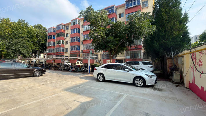 电大居民楼外景图