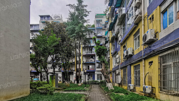 蓝色空间蓝月外景图