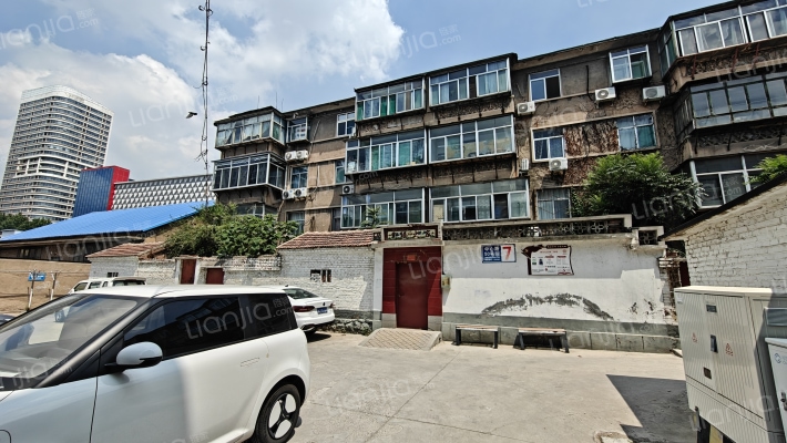 中心路50号院外景图