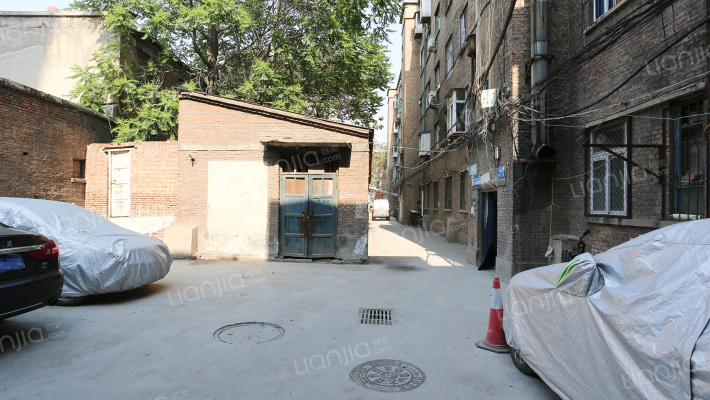 85号院调度楼甲楼外景图