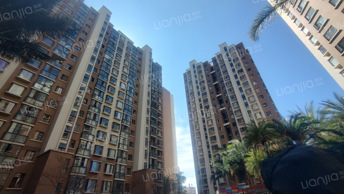 云南映象故乡的云外景图