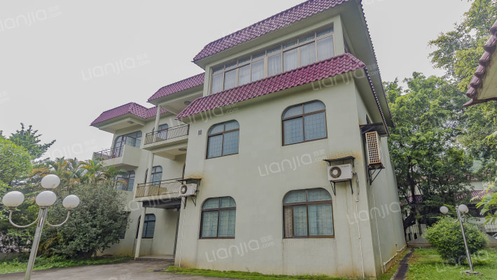 见龙山庄外景图