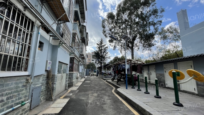 九公里家属区外景图