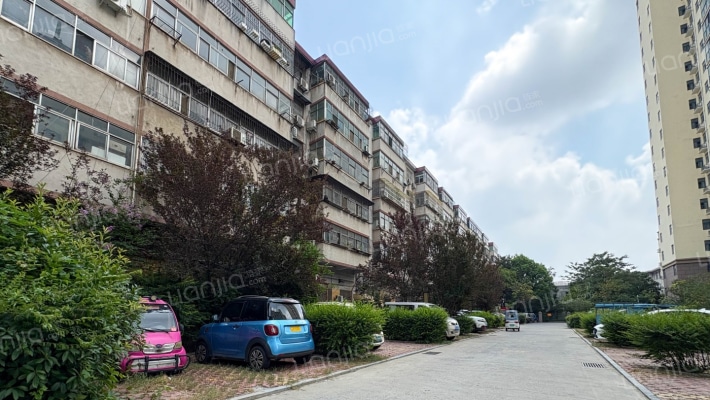 饮料厂家属院外景图