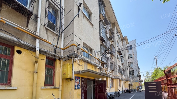 勤教站家属院外景图