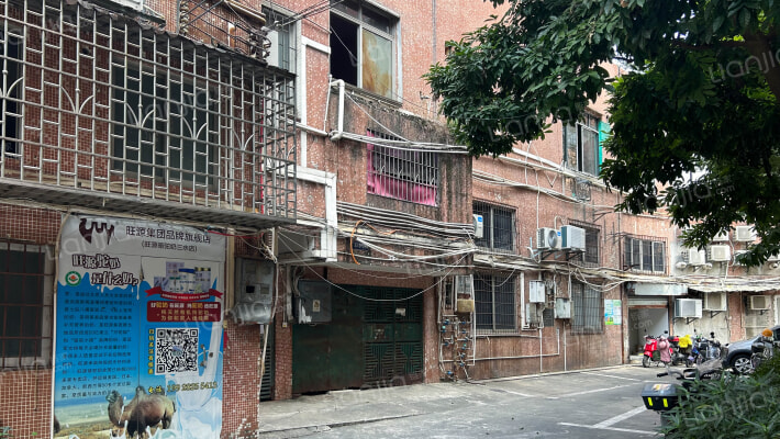 西南二小区外景图