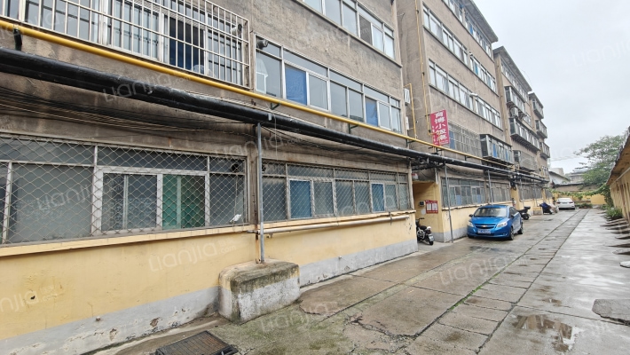 川鹰宿舍外景图