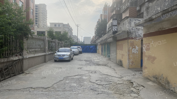 步行街家属院外景图