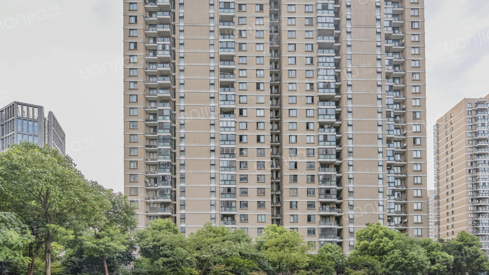 万家人利外景图