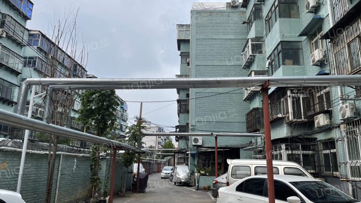 制药厂院外景图