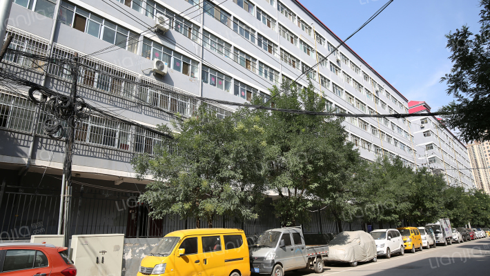 兰州市西园农工商公司第三停车场家属楼外景图