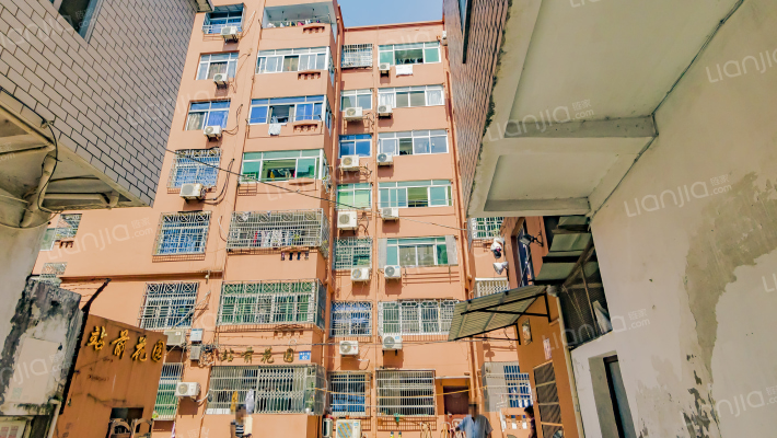 站前花园外景图