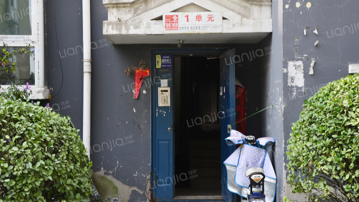 翡翠山庄C区外景图