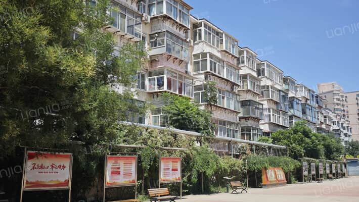 三三零二小区北院外景图