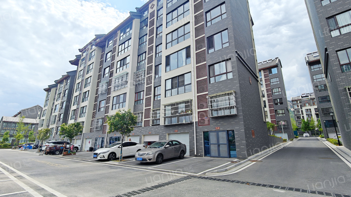 卧龙居东区外景图