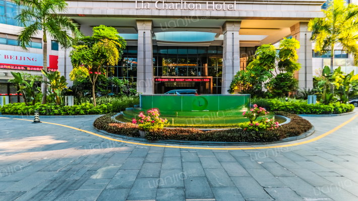 丽雅查尔顿广场外景图