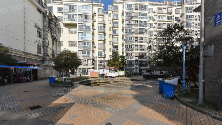 银河国际广场外景图