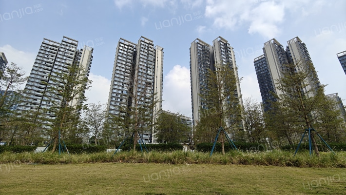 万科卓越珑远未来之光外景图